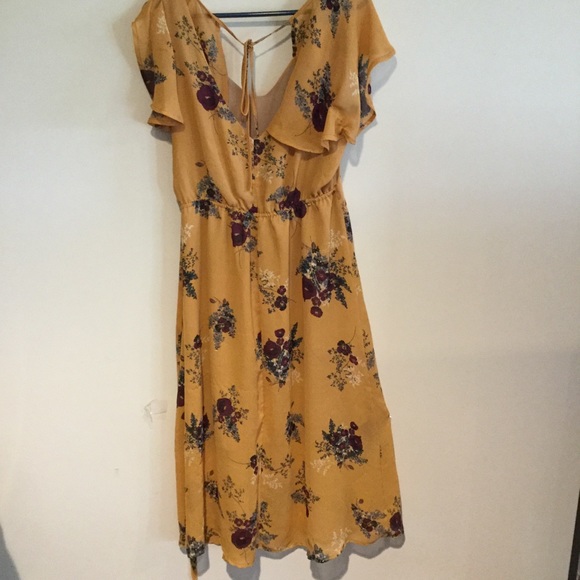 Gorgeous Floral Dress - Picture 4 of 7